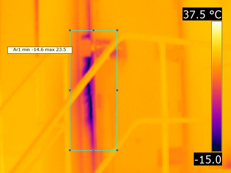 Air_leak_from_ door_coolstore1